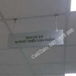 Bảng tên thả trần văn phòng chất liệu inox